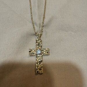 Gold Cross Pendant Necklace with Intricate Detailing